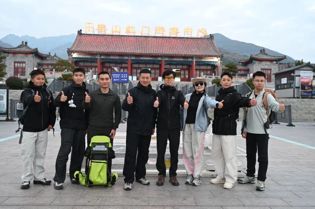 陪爬、陪玩、陪诊……陪伴生意咋这么火?(图1) 陪爬、陪玩、陪诊……陪伴生意咋这么火?(图1)