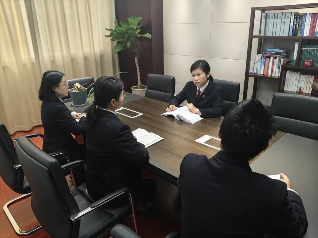 洗钱窝点凌晨上演“警匪片”,假警察抢劫电诈赃款!涉案人员均被判刑(图1) 洗钱窝点凌晨上演“警匪片”,假警察抢劫电诈赃款!涉案人员均被判刑(图1)