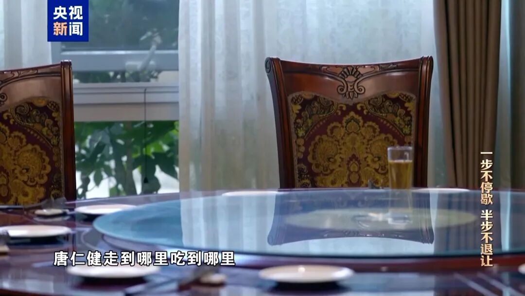 央视反腐专题片披露:唐仁健在各种酒局饭局中彻底放纵自我,背后藏着见不得光的利益勾兑(图7) 央视反腐专题片披露:唐仁健在各种酒局饭局中彻底放纵自我,背后藏着见不得光的利益勾兑(图7)