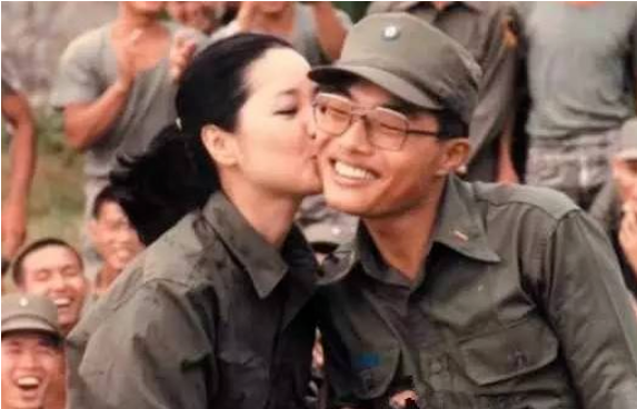 30年前被邓丽君亲过的士兵,声称一辈子都不洗脸,结果...(图4) 60.png