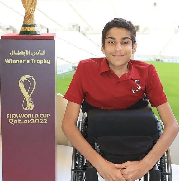 世界杯开幕式上的“半身男孩”是谁?(图6) 32.png