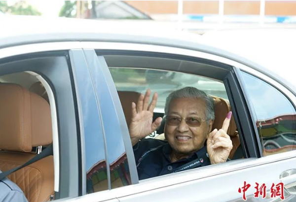 中国这个邻国总理,是从监狱中走出来的(图4) 63.png