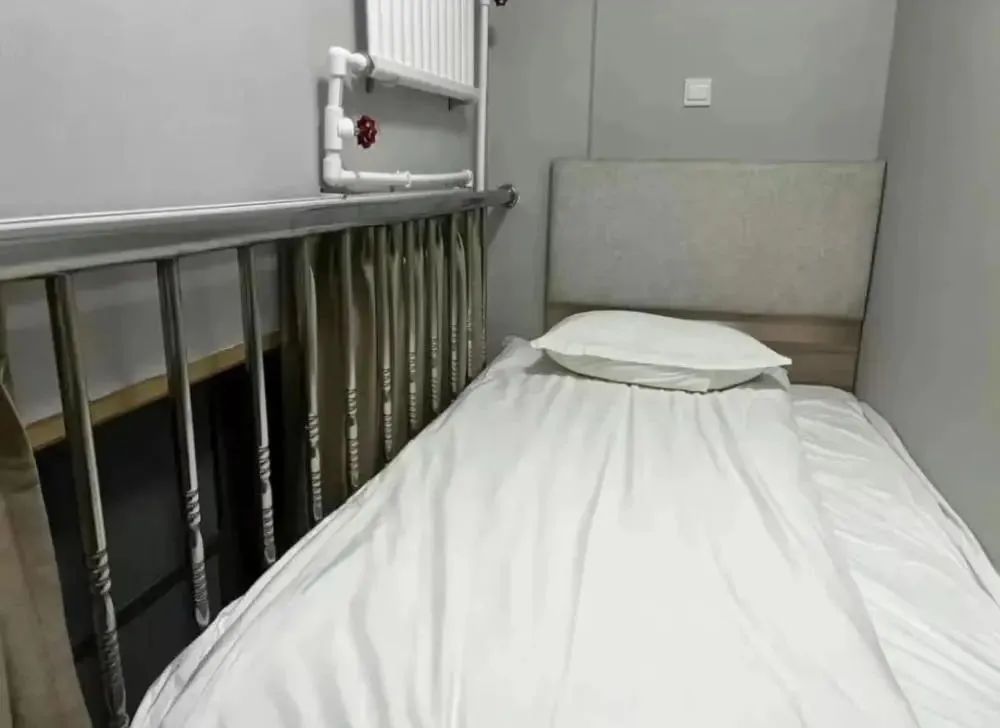 “十一”期间,酒店“楼梯搁张床”就卖650元一晚?网友狂吐槽……(图2) 3.jpg